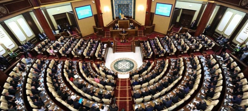 Парламент РК должен научиться критиковать верховную властьЭксклюзив