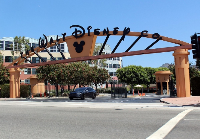 Внучка Уолта Диснея раскритиковала уровень зарплаты главы Walt Disney