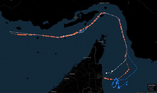 Bloomberg: иранские суда нашли новый путь обхода блокады США в Ормузском проливе