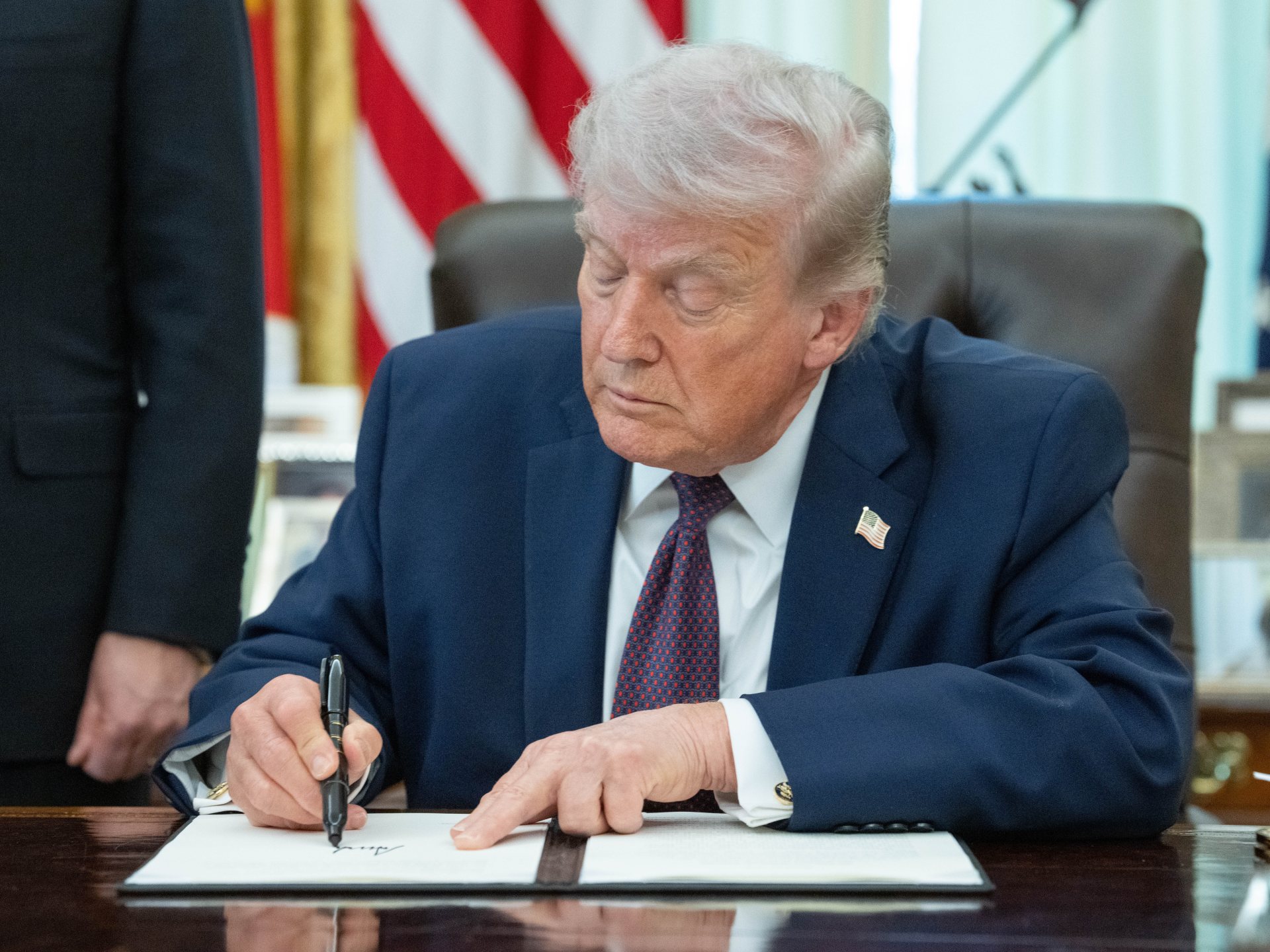 Два десятка штатов США подали иск против Трампа из-за ограничений на голосование по почте