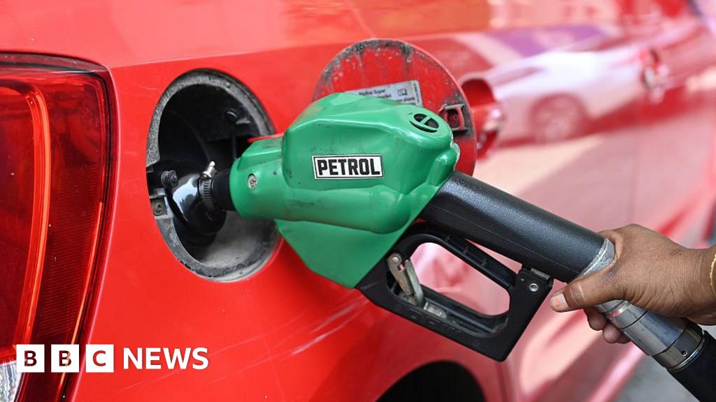 Цены на нефть резко упали на фоне надежд на мирную сделку США и Ирана