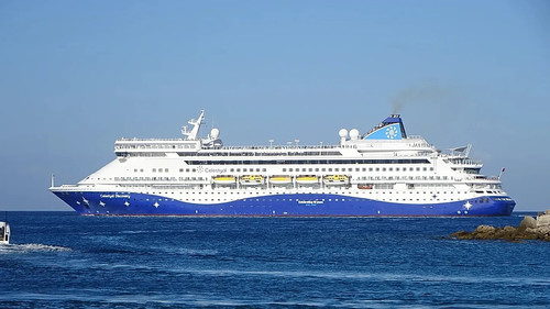 Первое круизное судно прошло через Ормузский пролив после его открытия