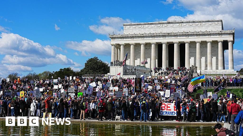 В США проходят массовые протесты против Дональда Трампа