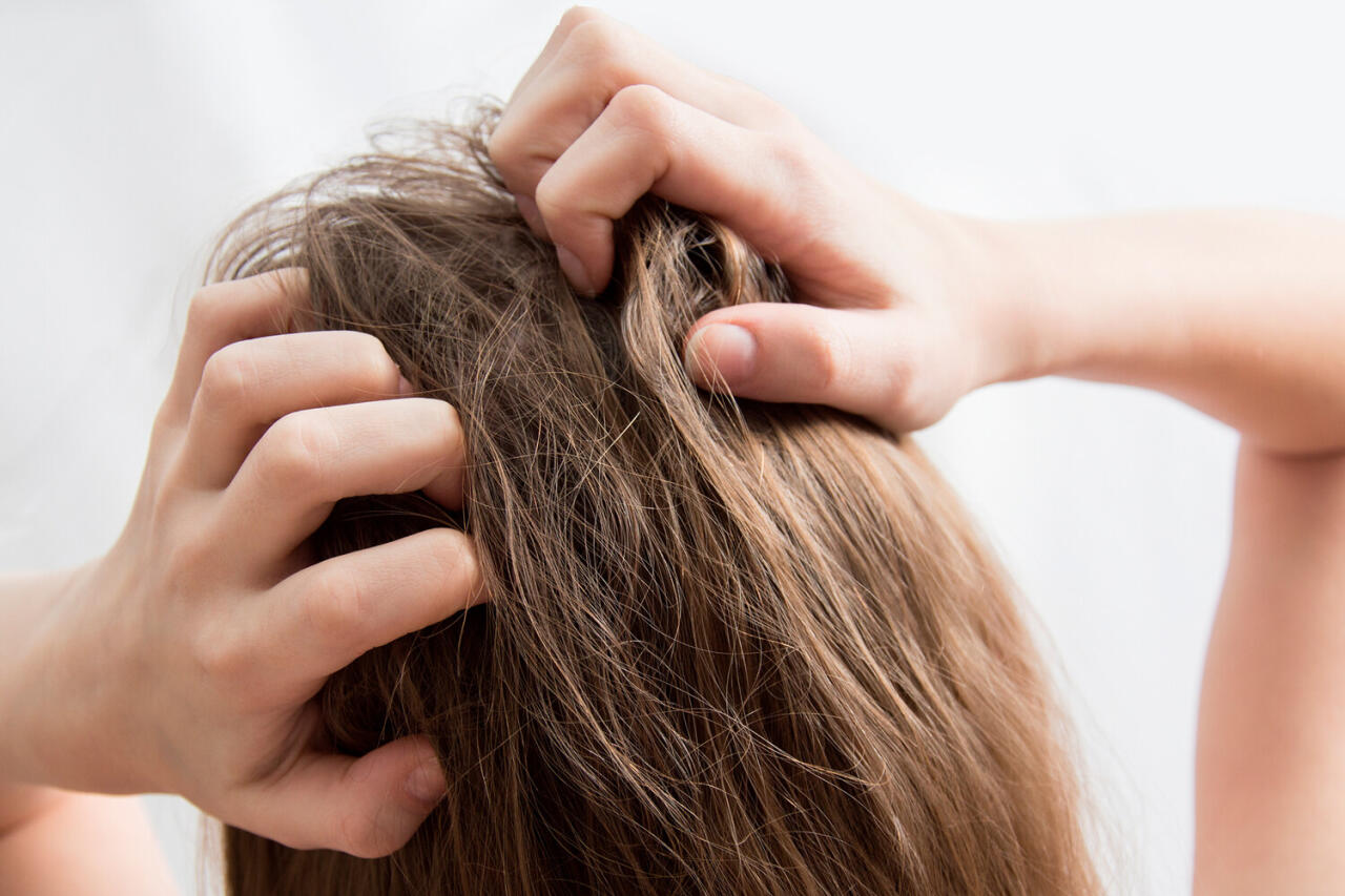 Дефицит железа в волосах оказался связан с парализующей болезнью