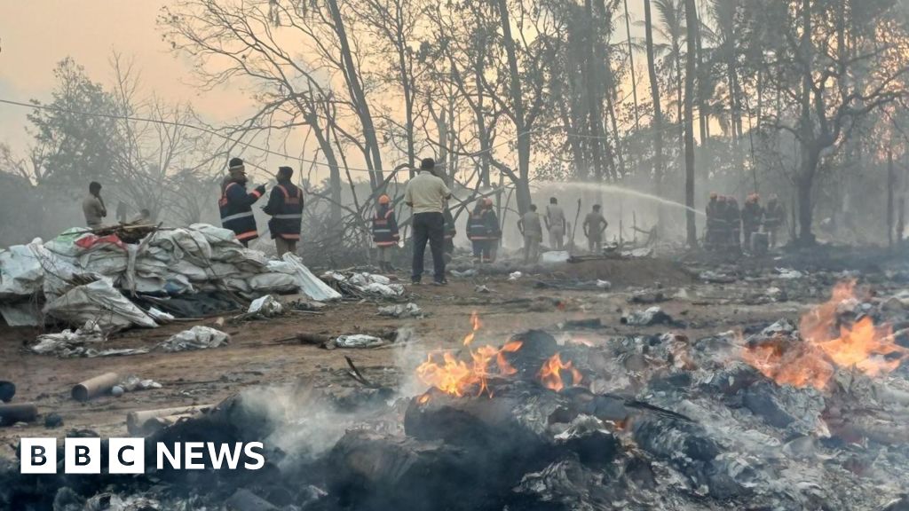В Индии второй взрыв на фабрике фейерверков за три дня: 13 погибших