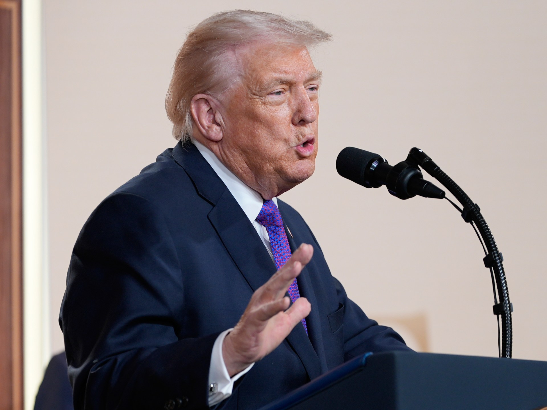 Трамп вводит 100% тариф на лекарства для давления на фармацевтов