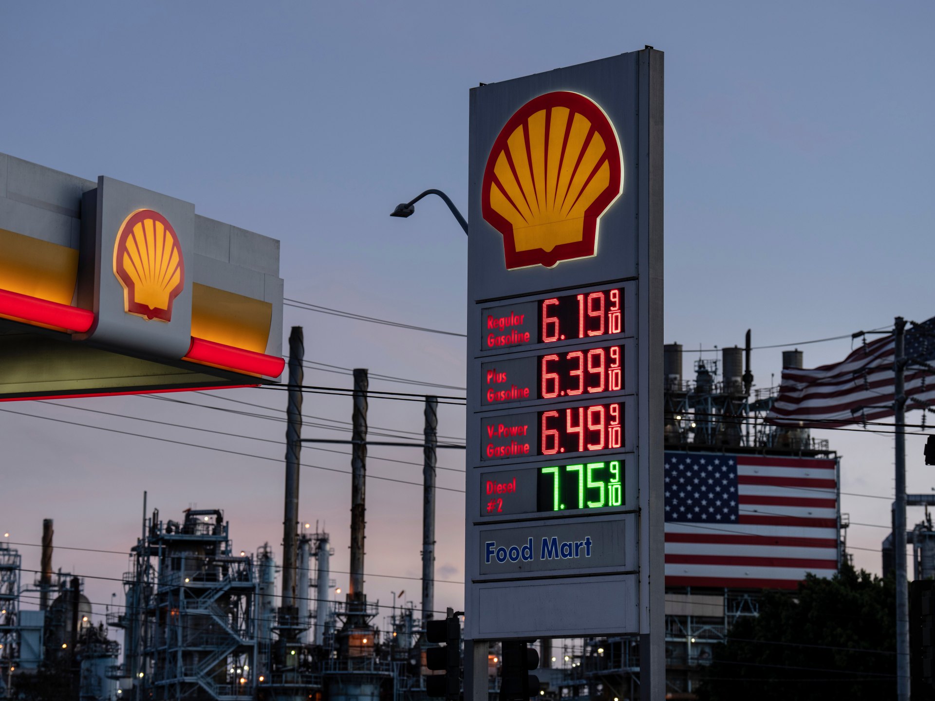 Цены на нефть растут, азиатские рынки падают после угроз Трампа Ирану