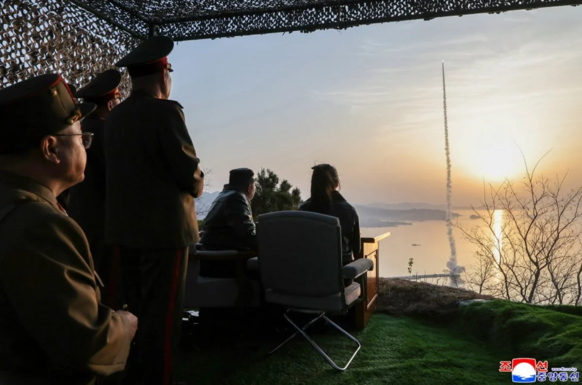 КНДР провела испытания тактических баллистических ракет "Хвасонпхо-11ра"