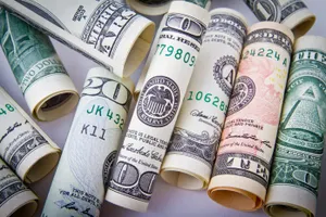 Казахстанцы стали покупать меньше долларов США