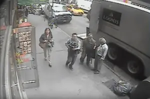 В Нью-Йорке разыскивают мужчину, укравшего ведро золота