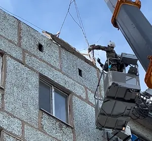 Падение бетонной плиты с пятиэтажки предотвратили в Сатпаеве
