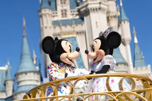 В связи с экономическим спадом сократить штат сотрудников принял Disney