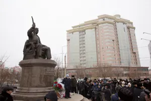 Памятник знаменитому домбристу открыли в Атырау