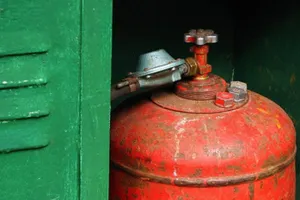 Взрыв газа разрушил строящийся дом в Уральске