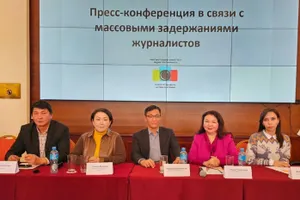 «Обыски – это для устрашения нас»: журналисты Кыргызстана обратились к президенту
