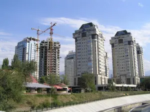 В Алматы начали достраивать недостроенное жилье