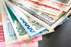 На утренних торгах курс доллара снизился в Казахстане