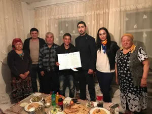 Спасшему 8-летнюю девочку от педофила парню вручили благодарность на совершеннолетие. ФОТО