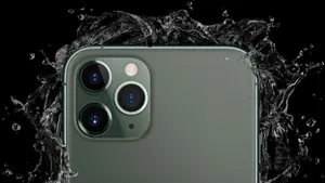 Места в очередях за новыми iPhone начали продавать в России