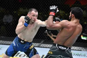 Встал после нокдауна – Исмагулов празднует победу в UFC