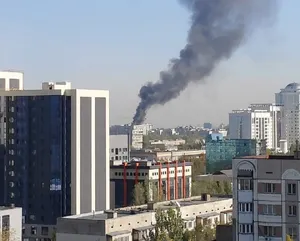 Облицовка многоэтажного здания горела в Алматы