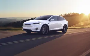 Опасный дефект нашли в электромобилях Tesla