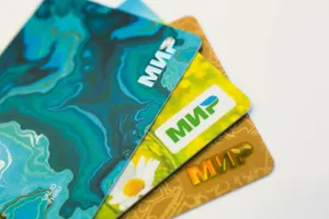 Обслуживание карты «Мир» прекратили банки Кыргызстана