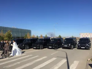 В Алматы начали наказывать водителей свадебных кортежей