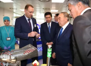 Назарбаев посетил Карагандинский фармацевтический комплекс
