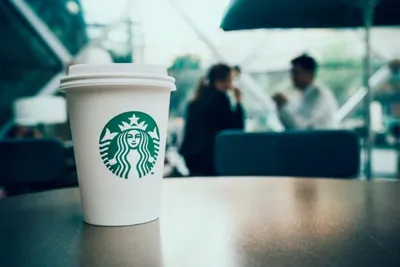 Starbucks временно закроет восемь тысяч кофеен в США